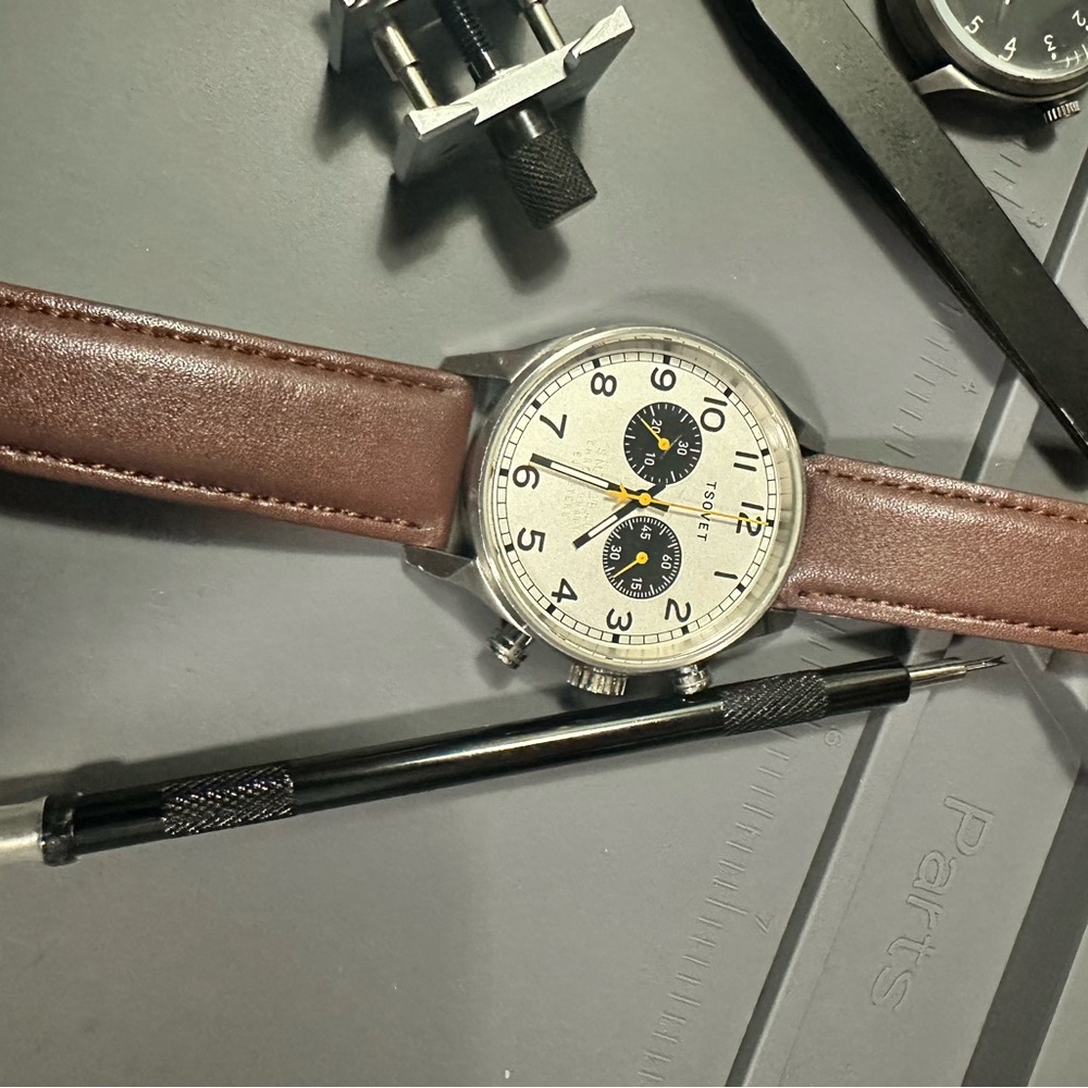 Tsovet SVT DE-40 Quartz Chronograph Silver and Black Men's Chronograph Watch - Picture 3 of 5